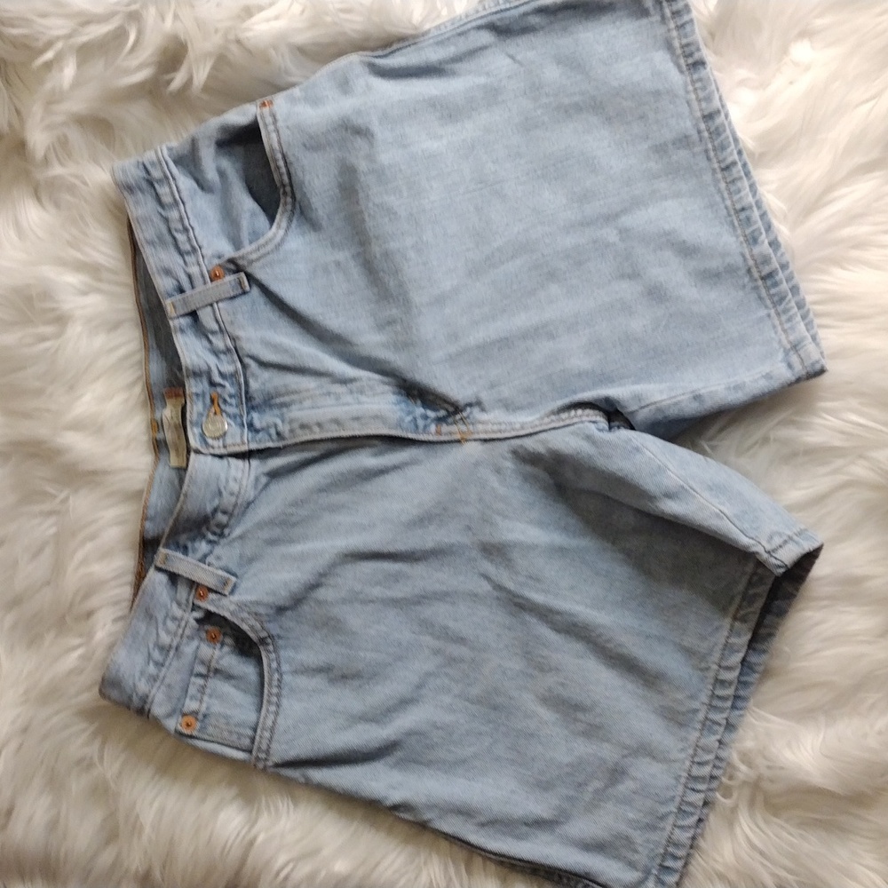 Levi 550 relaxed fit high rise shorts light wash sz 14